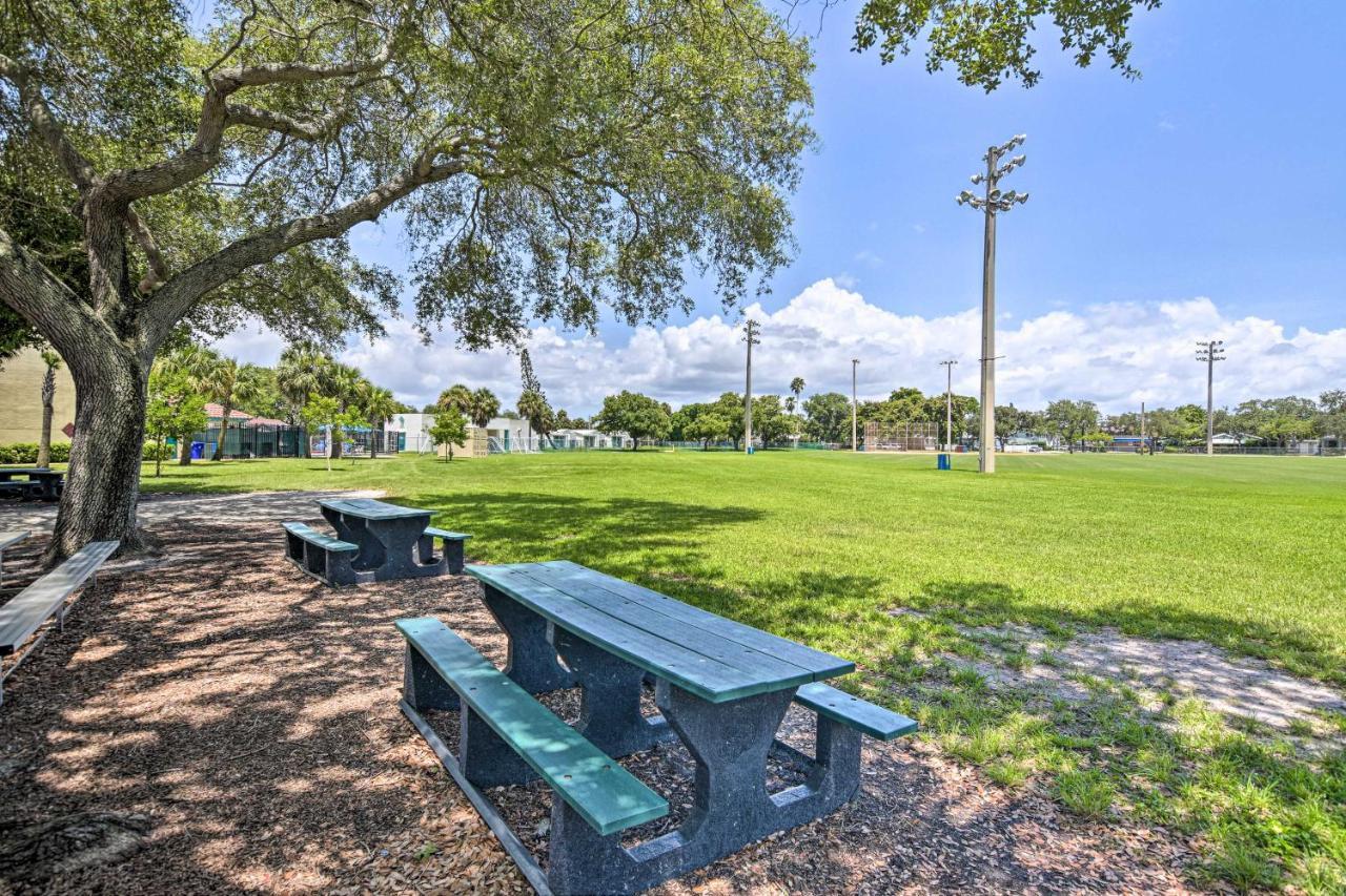 Shady And Eclectic Fort Lauderdale Dwelling With Yard! Eksteriør billede